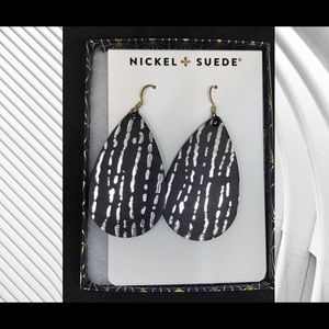 Nickel & Suede Leather Silver Lining Size small